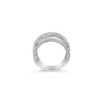 Anillo de oro blanco con diamantes.